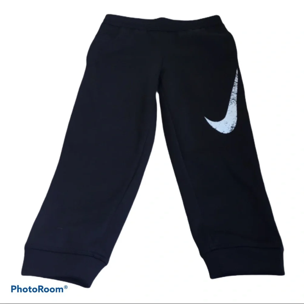 ⭐️NWT Nike Therma Pants⭐️